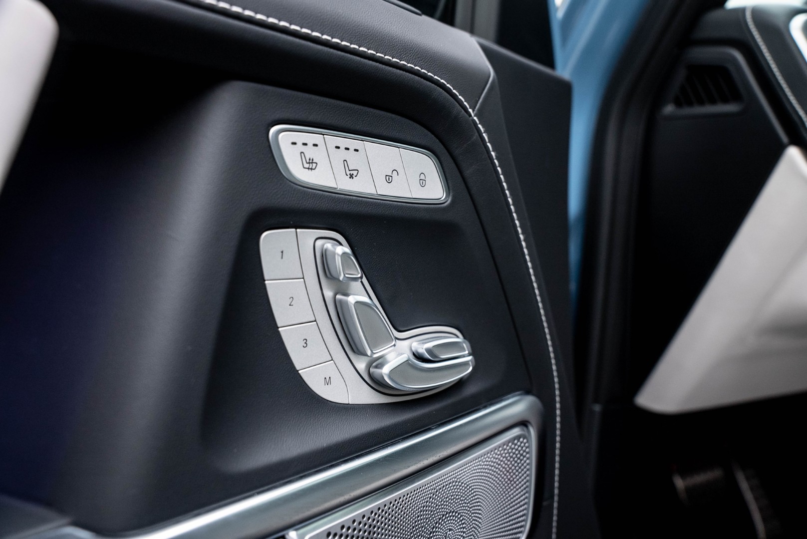 2025 MERCEDES BENZ G63 AMG | EXTENDED NIGHT PACKAGE | MANUFAKTUR NAPPA LEATHER DIAMOND QUILT | REAR